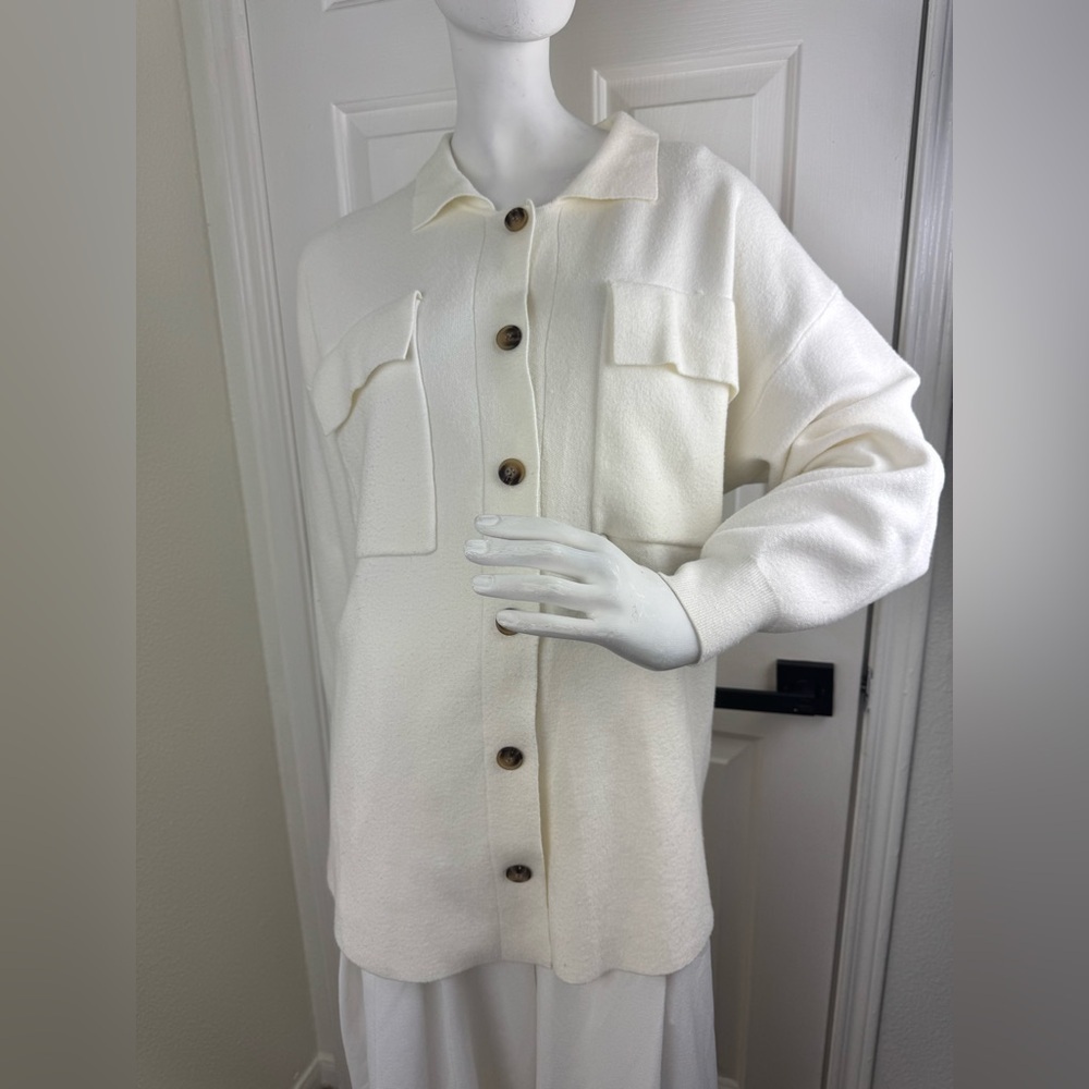 Cherry Cloth Women's Cream Button-Up Jacket. H30